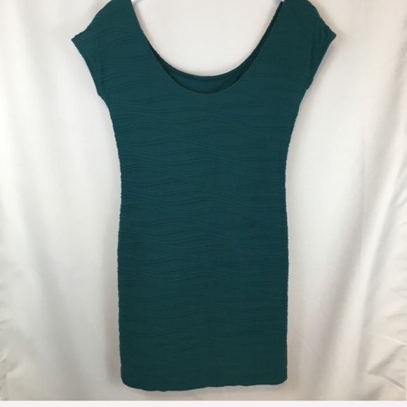 ✨5 FOR $25✨ Pull&Bear Green Textured Bodycon Dress - Picture 7 of 8